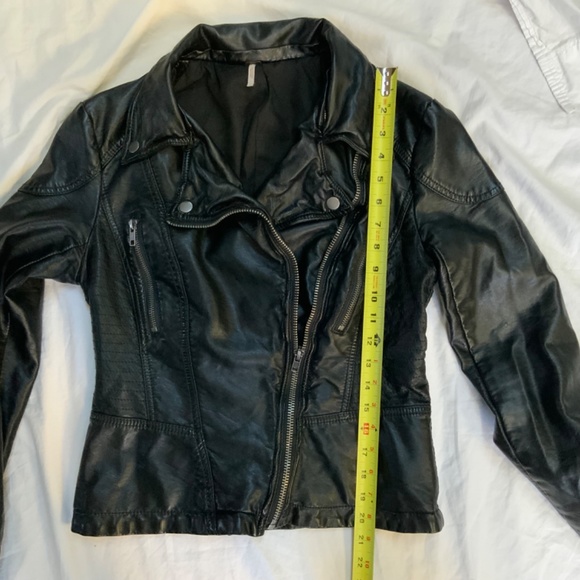 Free People Vegan Leather Moto Jacket Women’s size 6 - Picture 3 of 11